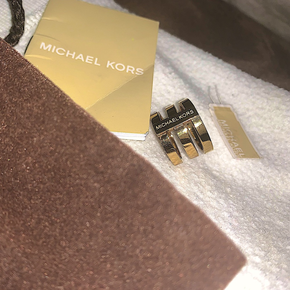 MICHAEL KORS RING SIZE 6✨
